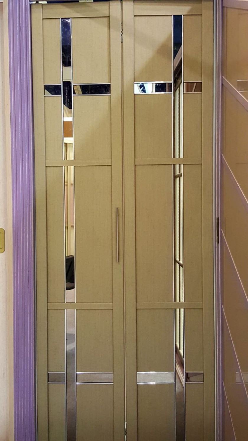 Двери гармошка шпонированные с зеркальным декором Новошахтинск